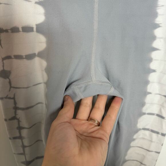 Athleta Girl Grey Tie Dye Crop Athletic Leggings Size Small 7 - Picture 2 of 7